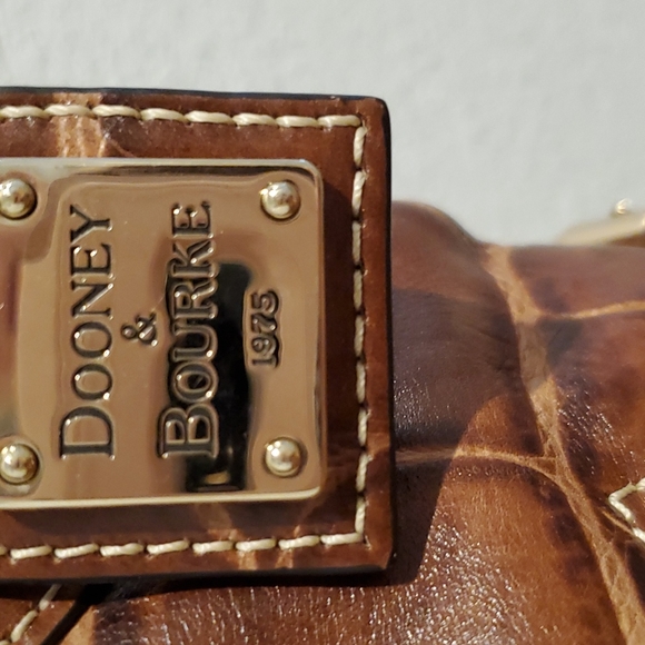 Dooney & Bourke leather purse. Must see - BENEFITS RESCUE DOGS= CLOSET CLOSING - Picture 2 of 16